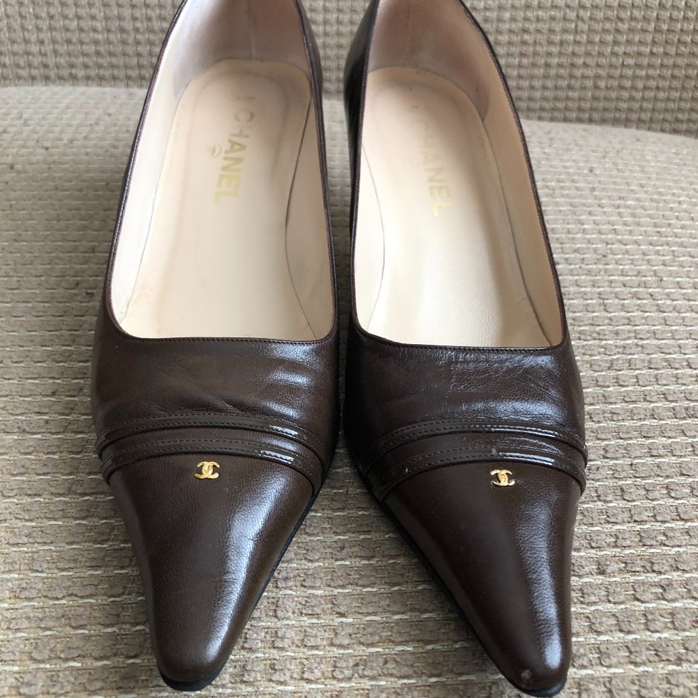 Chanel Women's Dark Brown Classic Pumps .